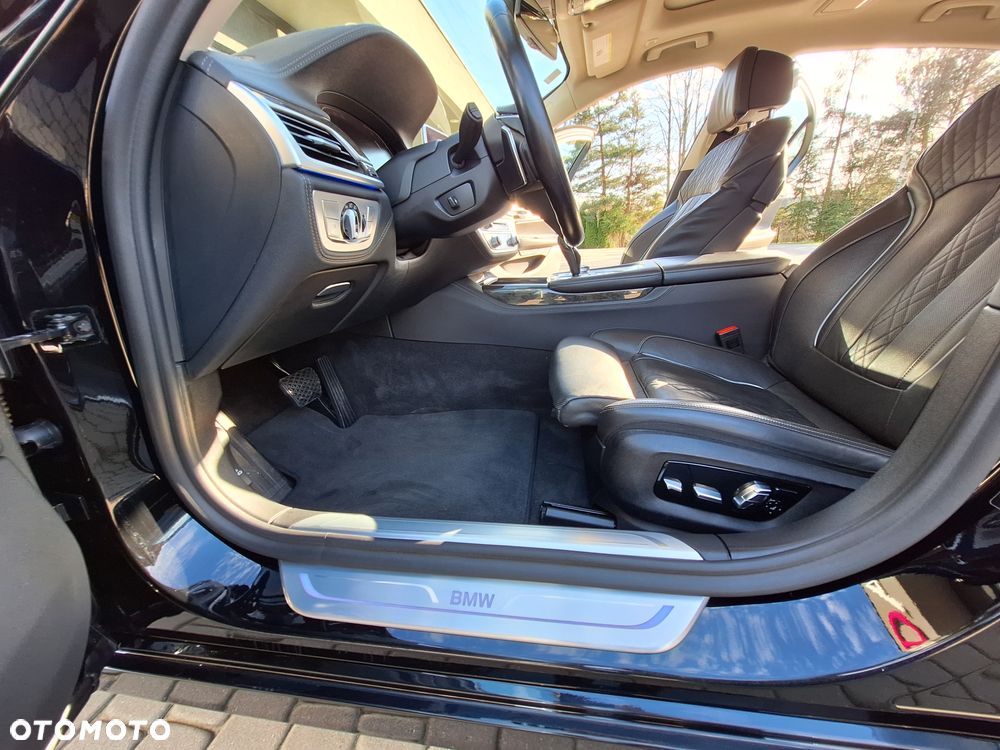 BMW Seria 7 750Li xDrive - 29