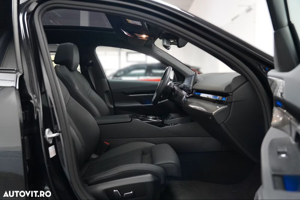 BMW Seria 5 520d Aut. - 32