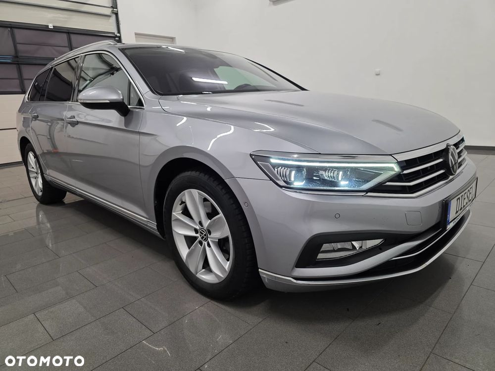 Volkswagen Passat - 1