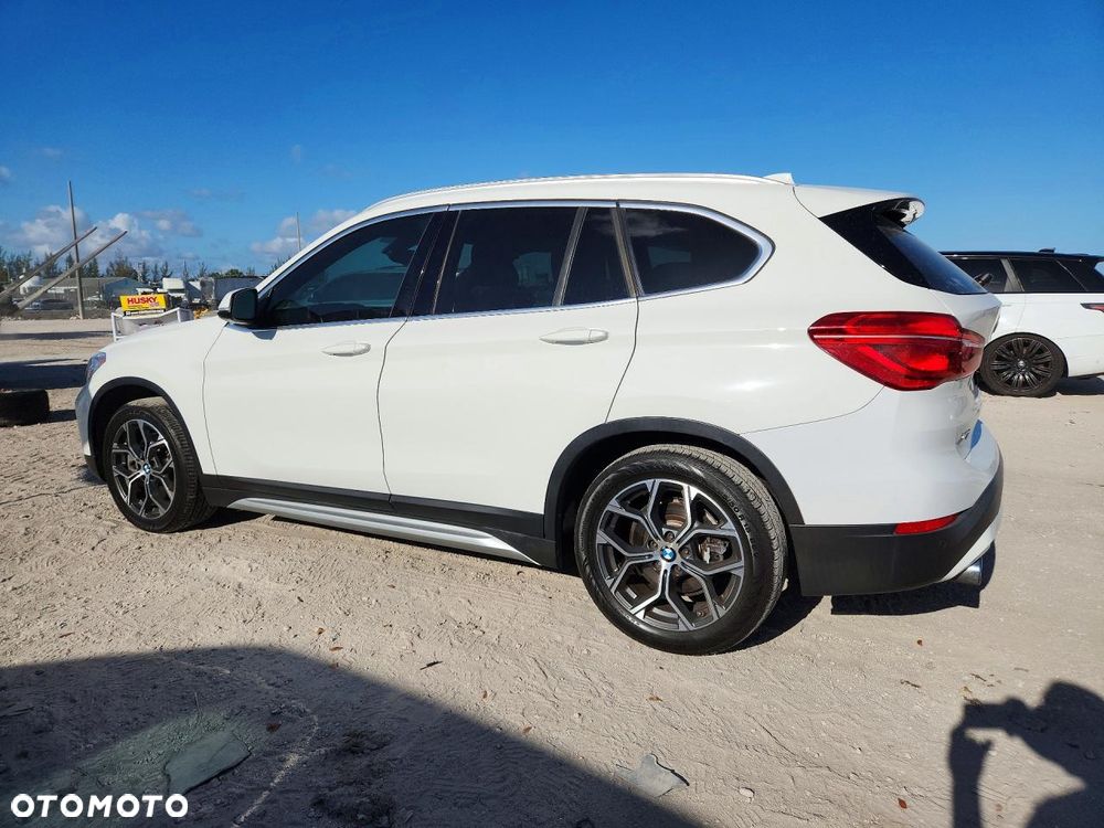 BMW X1 xDrive28i Sport Line - 3