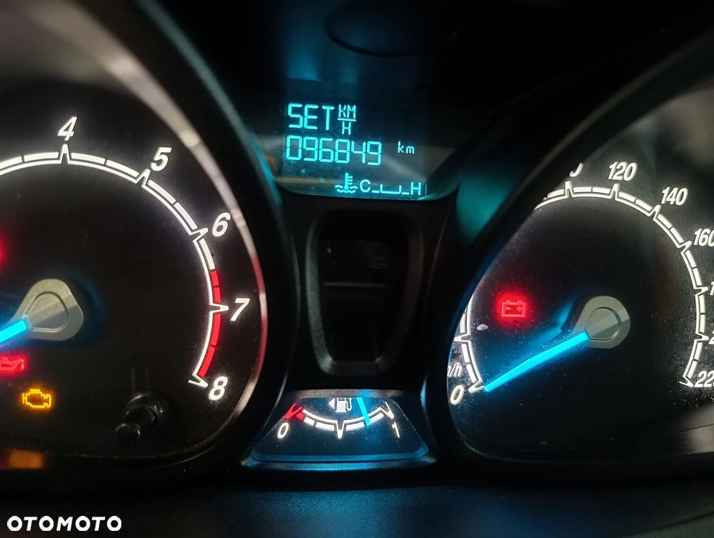 Ford Transit Courier - 21