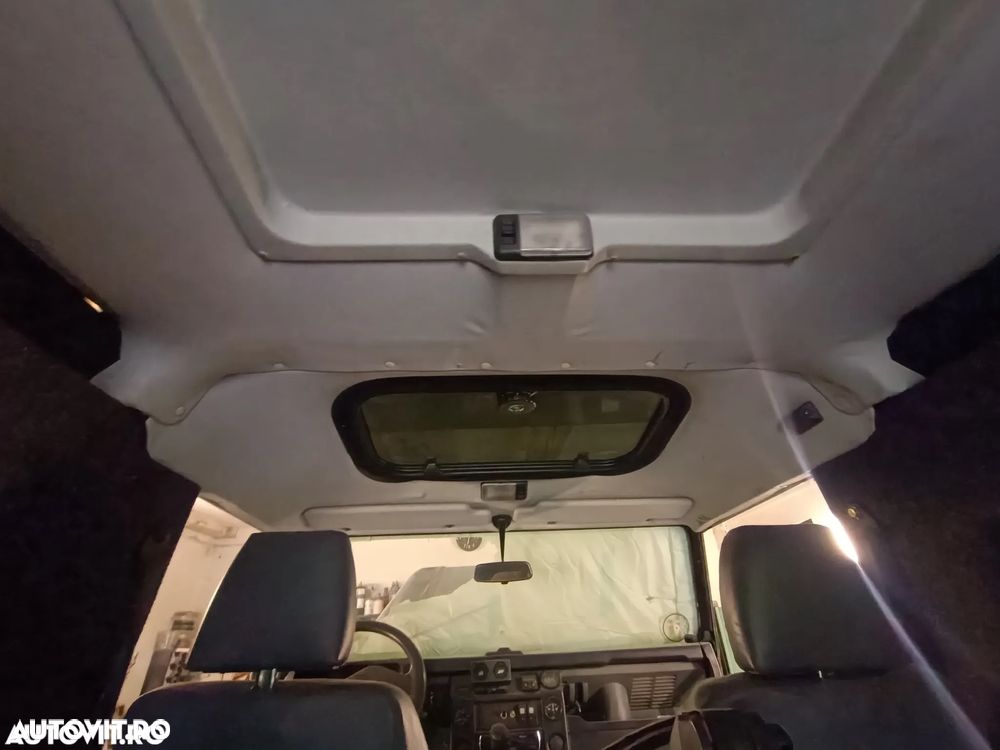 Land Rover Defender - 7