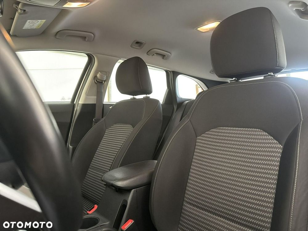 Kia Ceed - 12