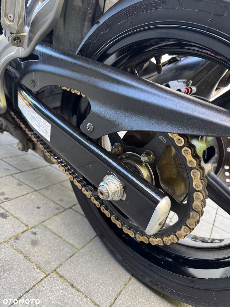 Suzuki Gladius - 21