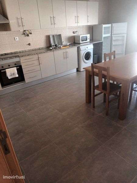 Aluga-se apartamento T2 - Grande imagem: 3/5