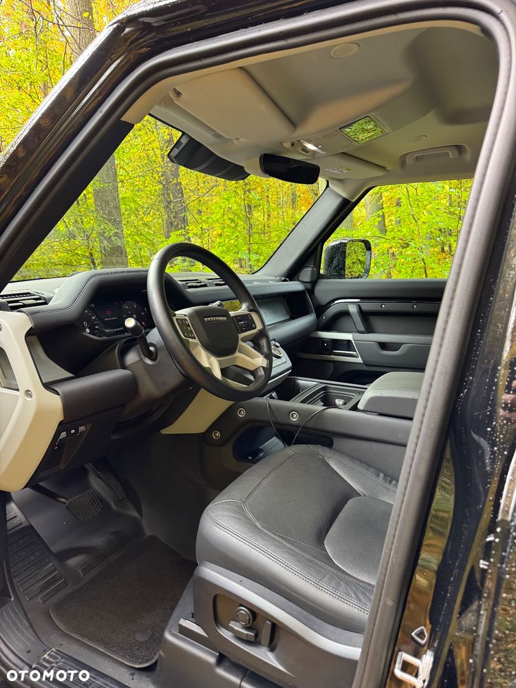 Land Rover Defender - 7