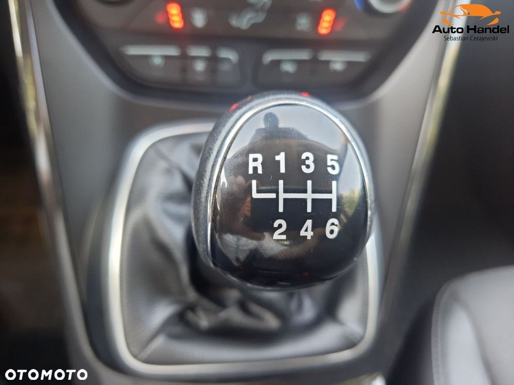Ford Kuga 1.5 EcoBoost 2x4 Titanium - 41