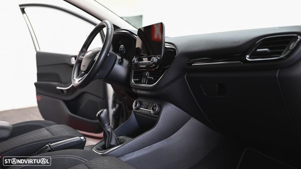 Ford Fiesta 1.1 S&S TITANIUM - 32