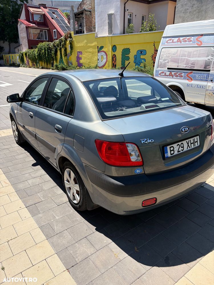 Kia Rio 1.5 DSL LX Base - 7