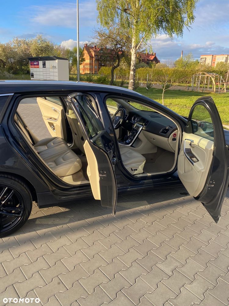 Volvo V60 D5 AWD Summum - 19