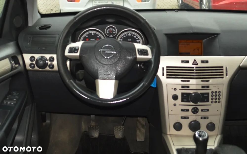 Opel Astra 1.9 CDTI - 27
