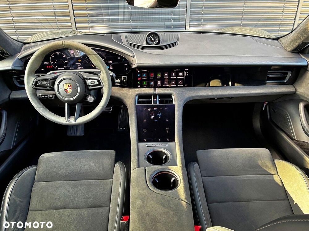 Porsche Taycan - 24