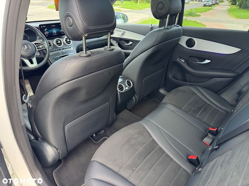 Mercedes-Benz GLC 300 de 4Matic 9G-TRONIC AMG Line Plus - 30