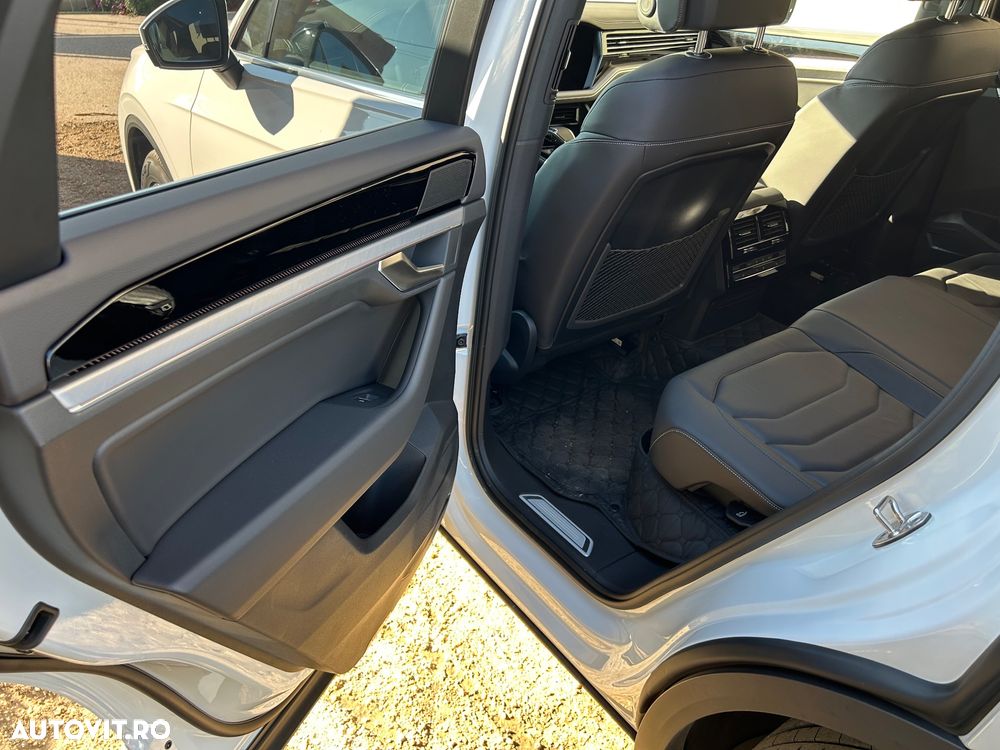 Volkswagen Touareg V6 TDI 4MOTION Elegance - 8