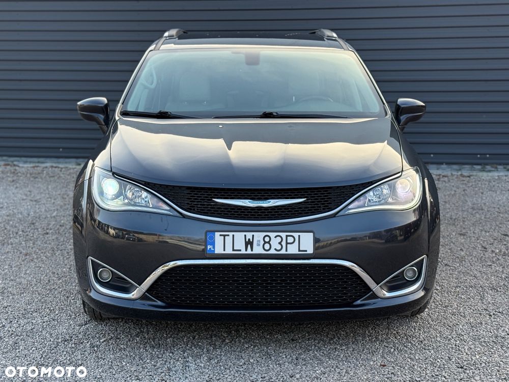 Chrysler Pacifica - 11