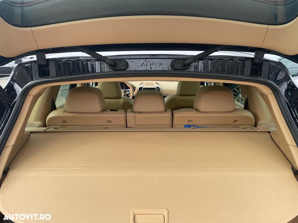 Porsche Cayenne 3.0 L - 8