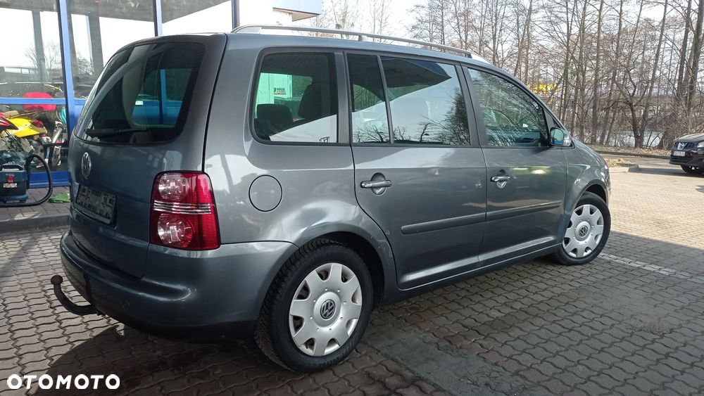 Volkswagen Touran 1.6 FSI Trendline - 16