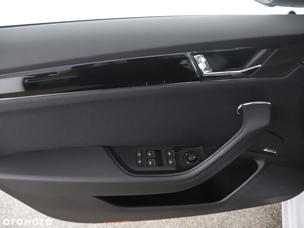 Skoda Superb 2.0 TDI SCR L&K DSG - 12