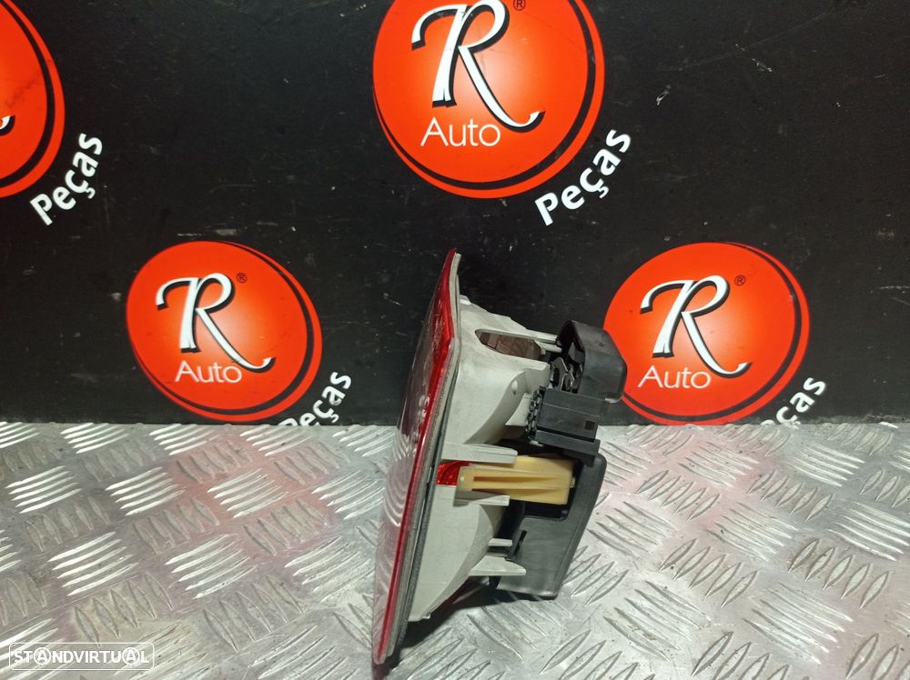 Farolim Stop Direito Mala Bmw 3 (E46) - 2