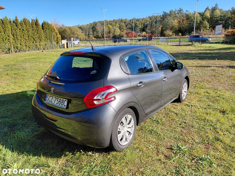 Peugeot 208 2014 photo 2