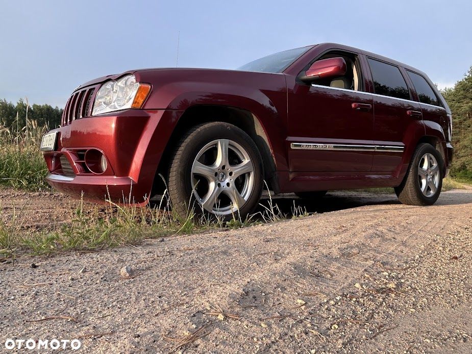 Jeep Grand Cherokee - 32