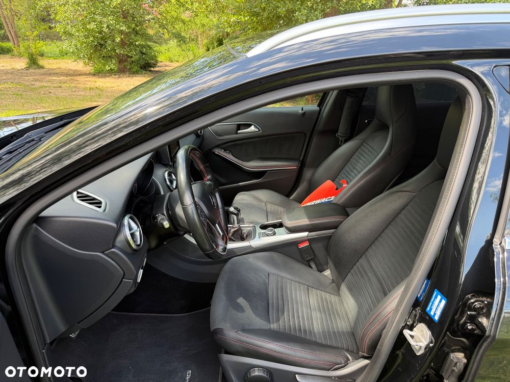 Mercedes-Benz GLA 200 AMG Line - 13