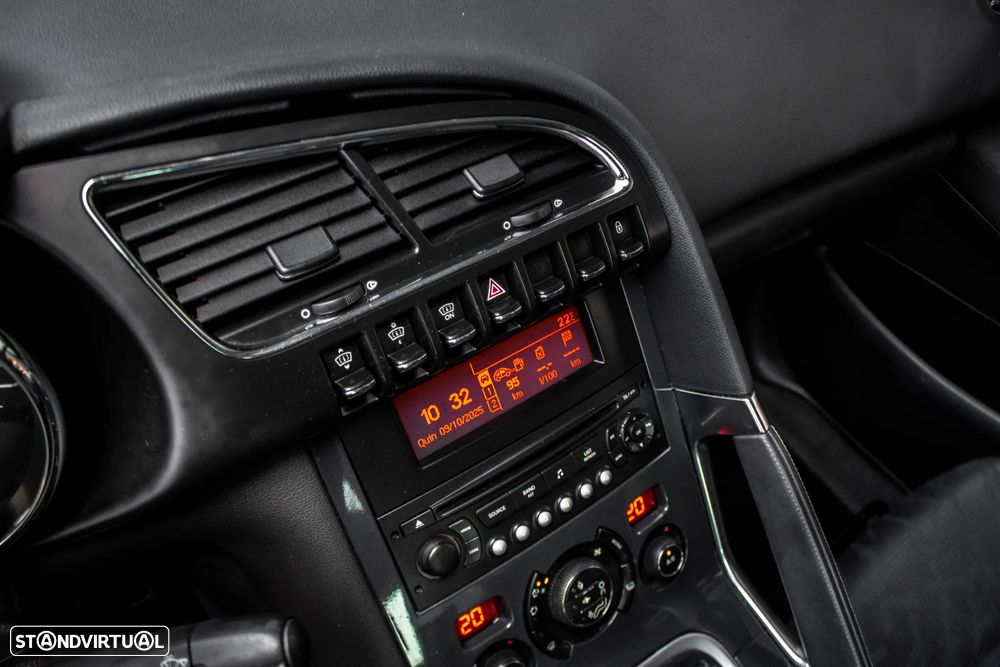 Peugeot 3008 1.6 HDi Executive - 23