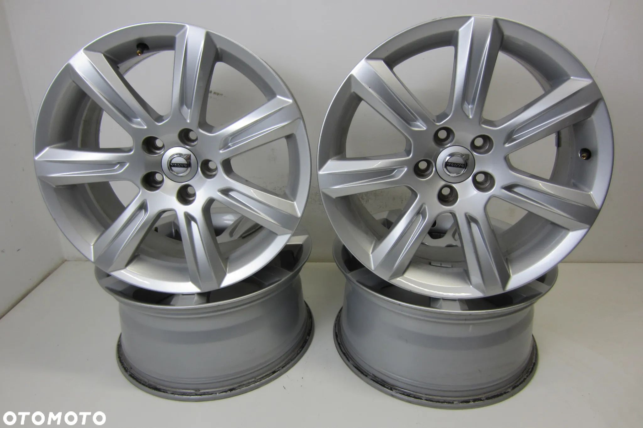 FELGI ALUMINIOWE 17 VOLVO V40 V70 XC60 C30 CX30  XC70 S80 S60 V60 V90 S90 ORYGINAŁ - 1
