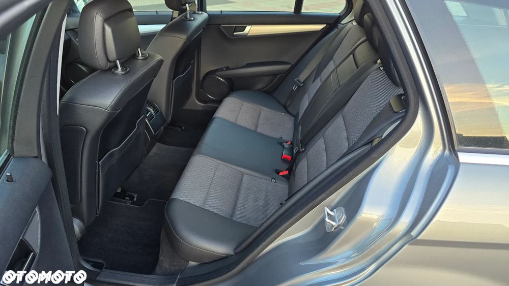 Mercedes-Benz Klasa C 180 BlueEFFICIENCY Avantgarde - 24