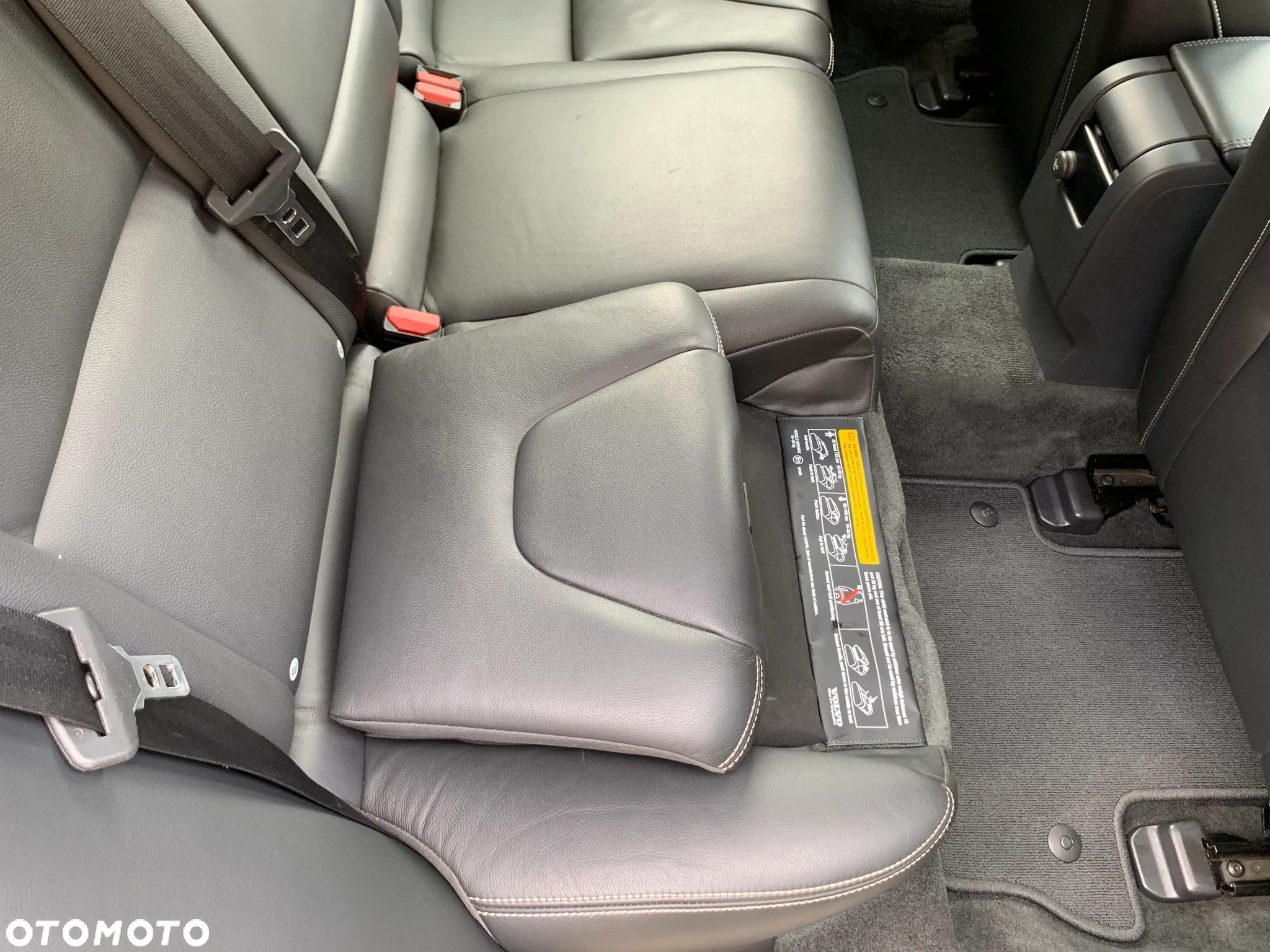 Volvo V60 D6 AWD Plug-in Hybrid Summum - 22