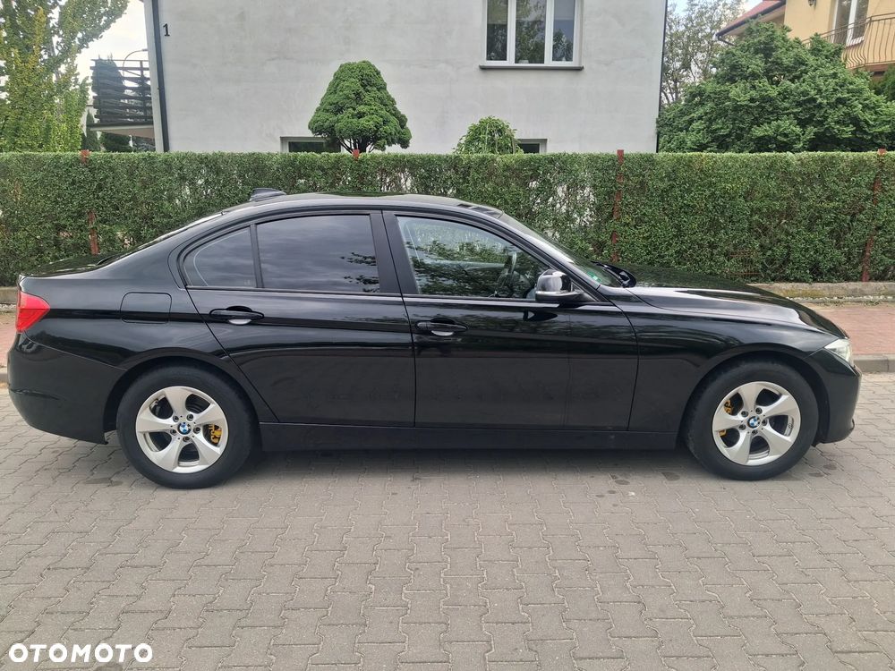 BMW Seria 3 318d Sport Line - 34