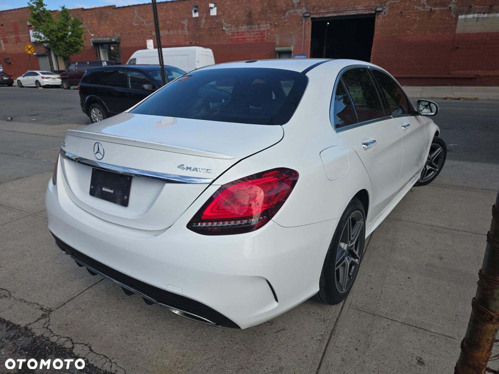 Mercedes-Benz Klasa C 300 4Matic 9G-TRONIC AMG Line - 4