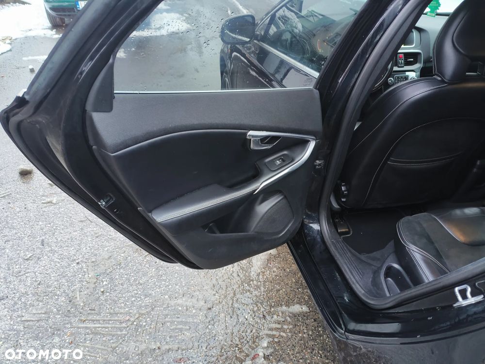 Volvo V40 D4 Drive-E R-Design Summum - 13