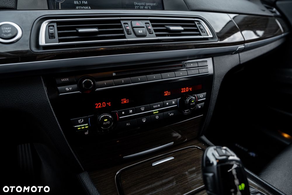 BMW Seria 7 750i xDrive - 30