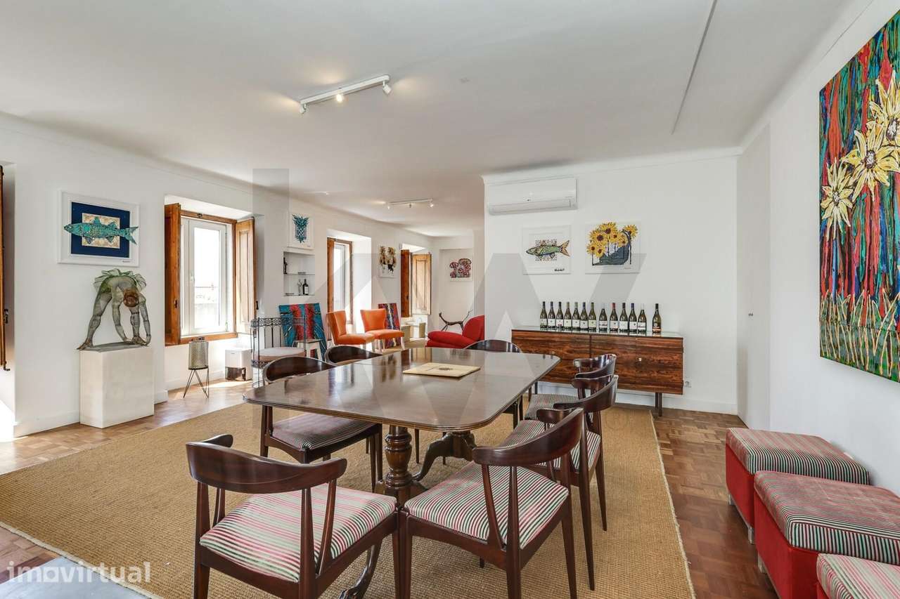 Apartamento T2 Duplex + Anexo. Charme, Espaço e um Pátio Exclusivo no - Grande imagem: 3/34