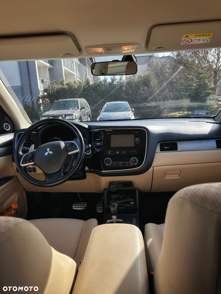 Mitsubishi Outlander 2.0 Intense + CVT - 9