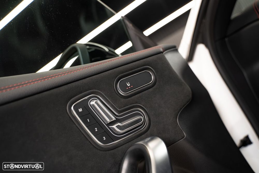 Mercedes-Benz CLA 250 e Shooting Brake AMG Line - 18