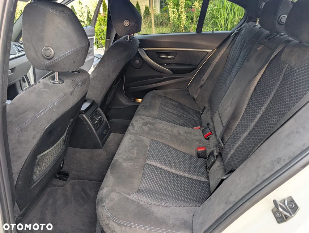 BMW Seria 3 320d M Sport - 8