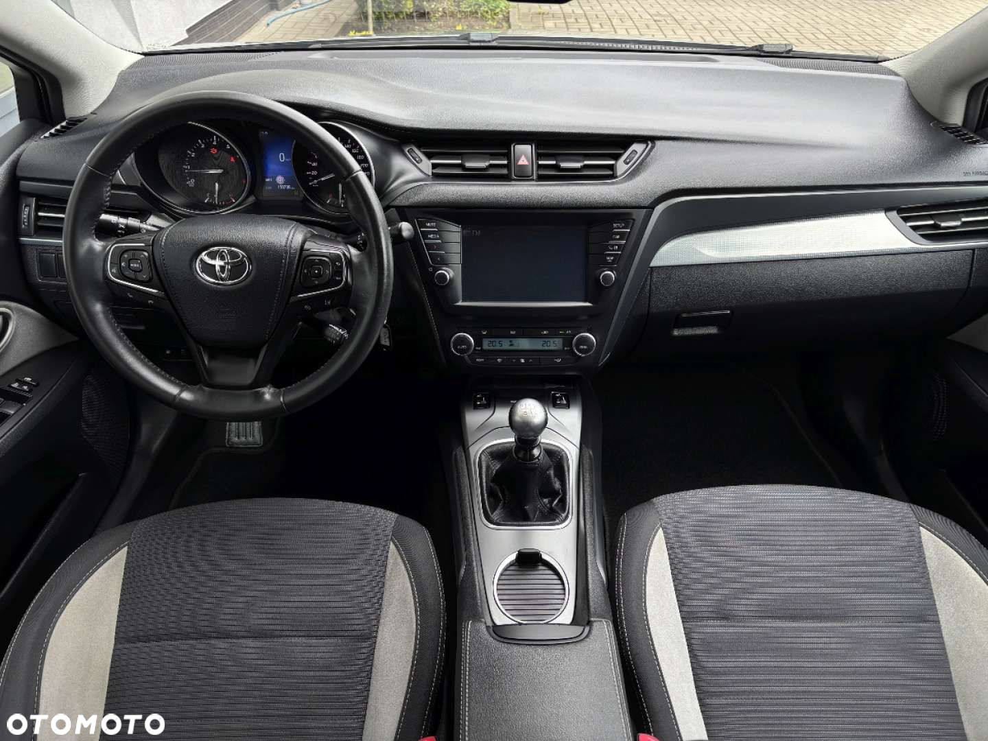 Toyota Avensis 1.8 Premium - 8