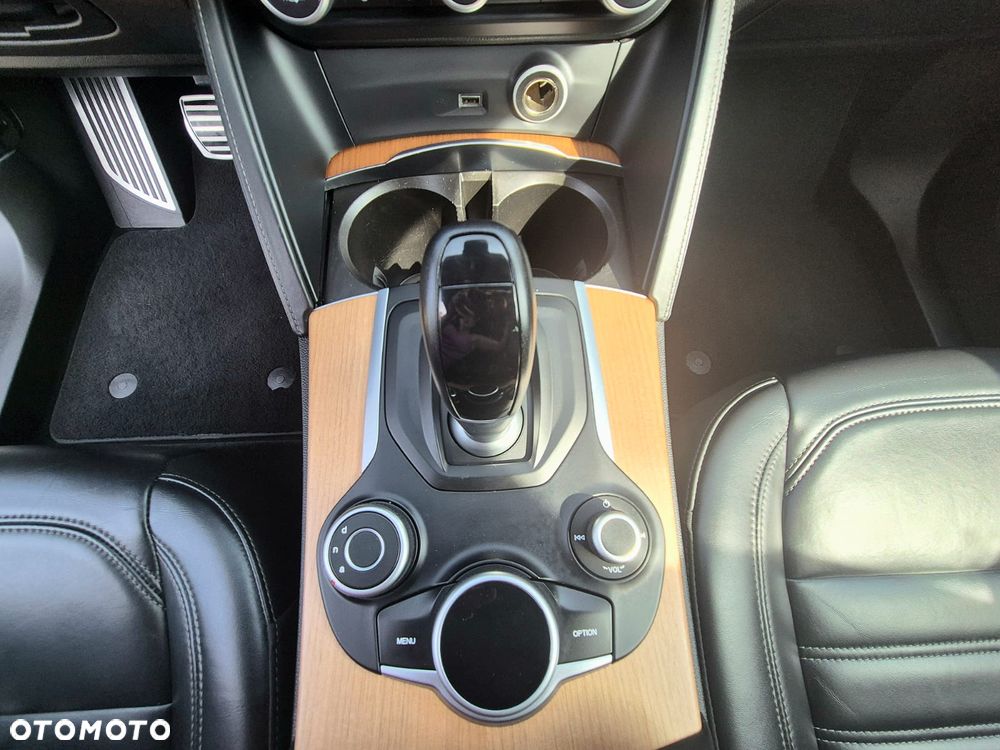 Alfa Romeo Stelvio 2.0 Turbo First Edition Q4 - 27