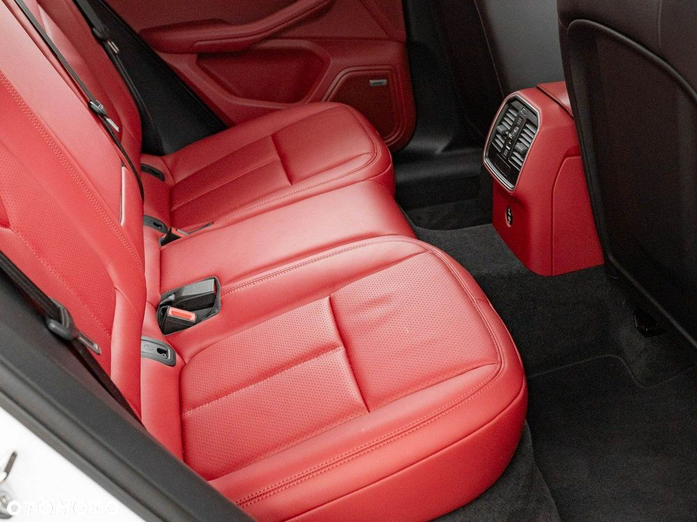 Porsche Macan - 33