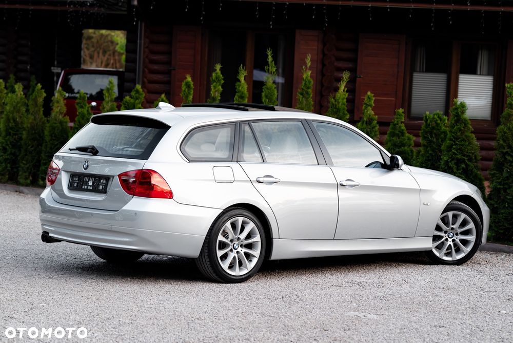 BMW Seria 3 330xi - 14