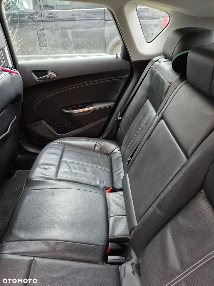 Opel Astra 1.7 CDTI DPF Cosmo - 11