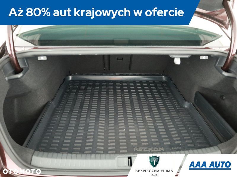 Volkswagen Passat - 11