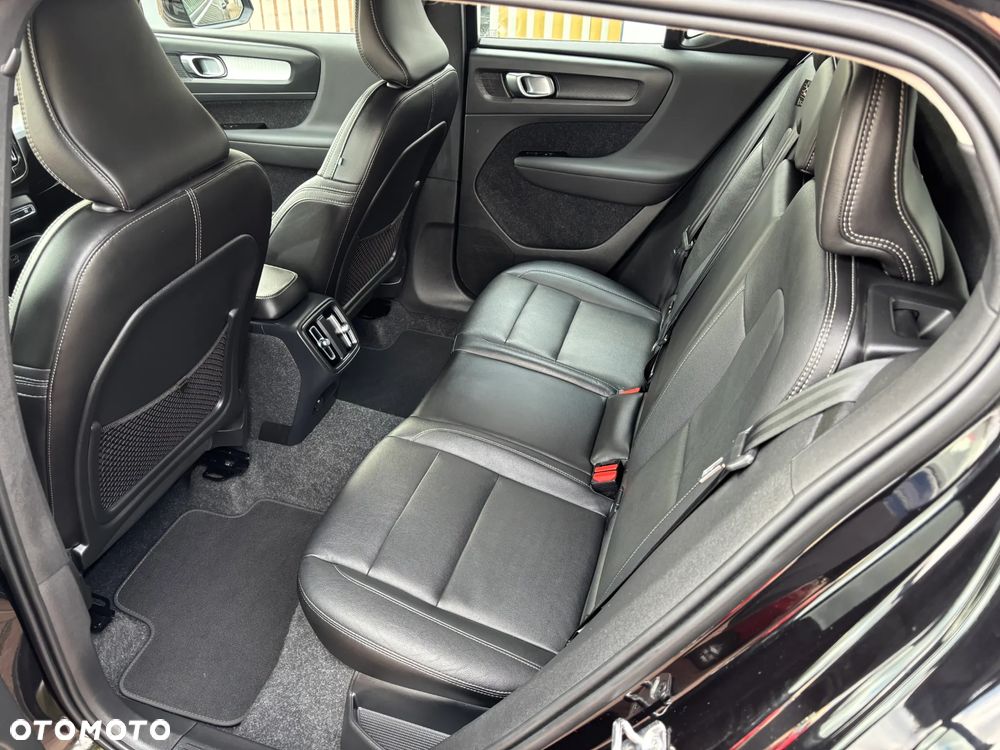 Volvo XC 40 B4 B Geartronic Momentum Pro - 17