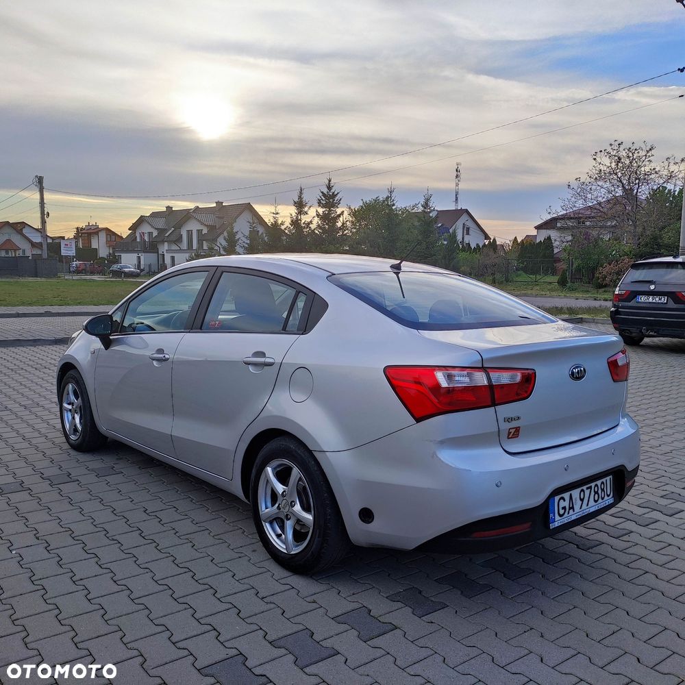 Kia Rio - 5
