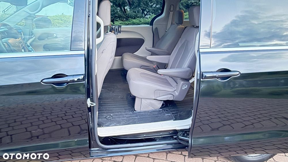 Chrysler Pacifica - 15