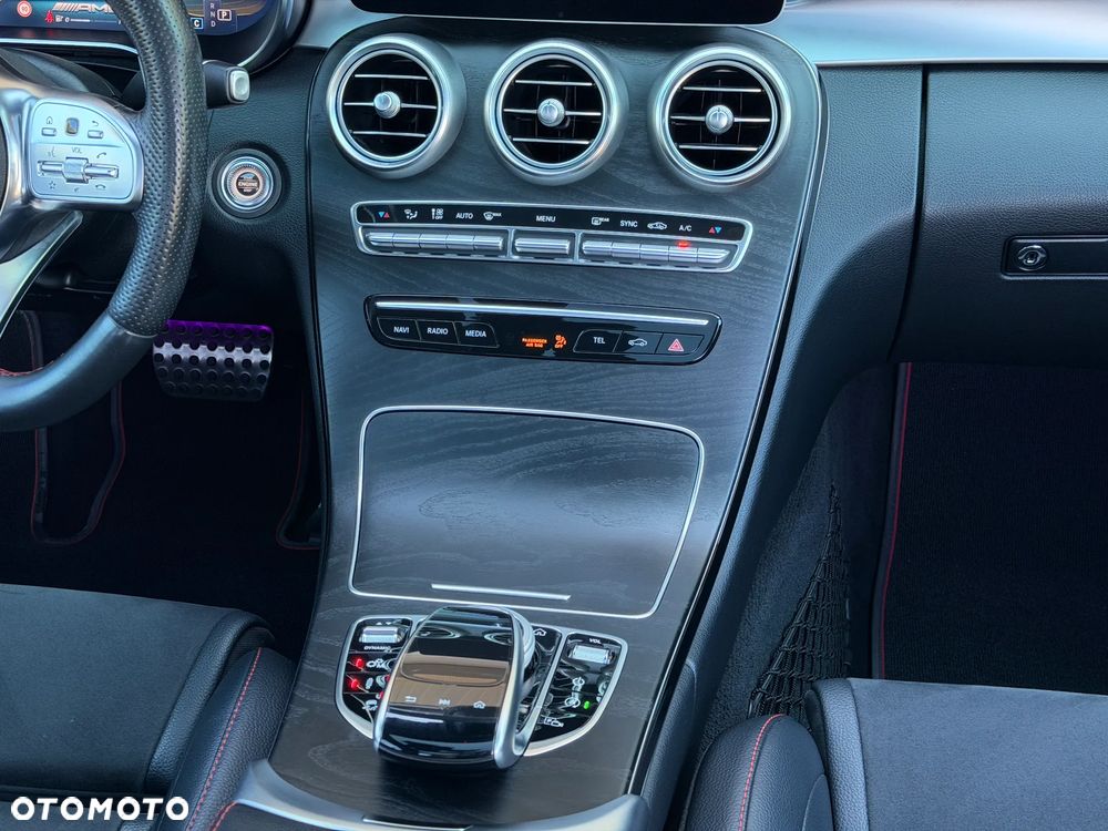 Mercedes-Benz Klasa C AMG 43 4Matic 9G-TRONIC - 32