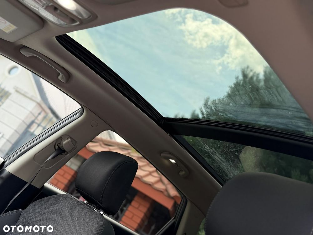 Kia Carens 1.7 CRDi M 7os EU6 - 24