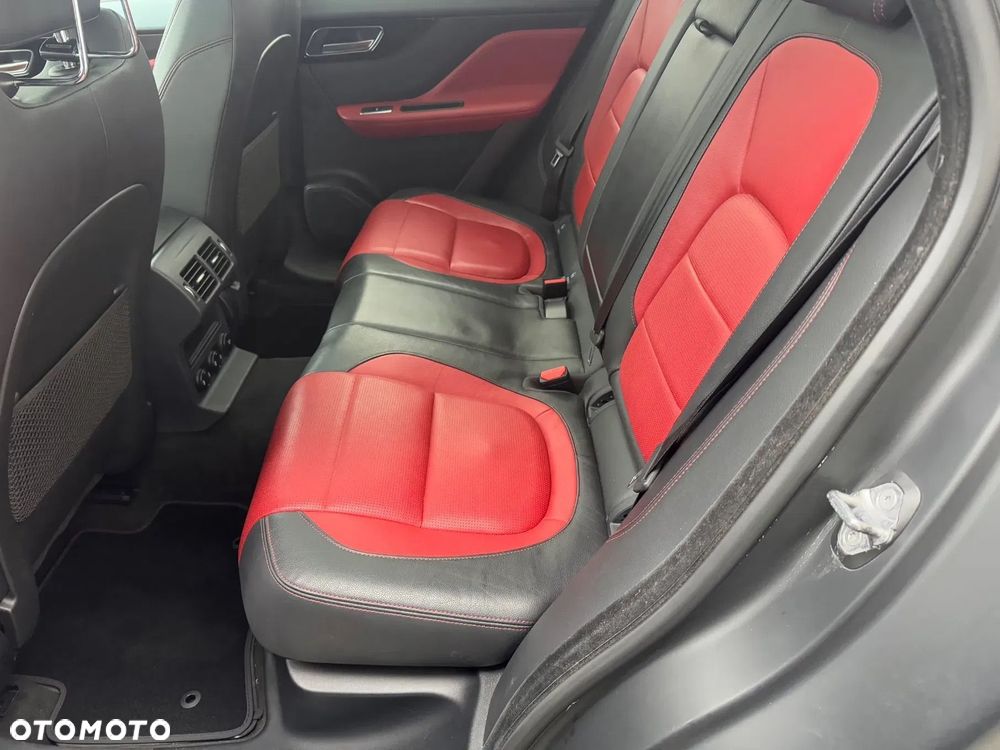 Jaguar F-Pace 25t AWD Prestige - 11